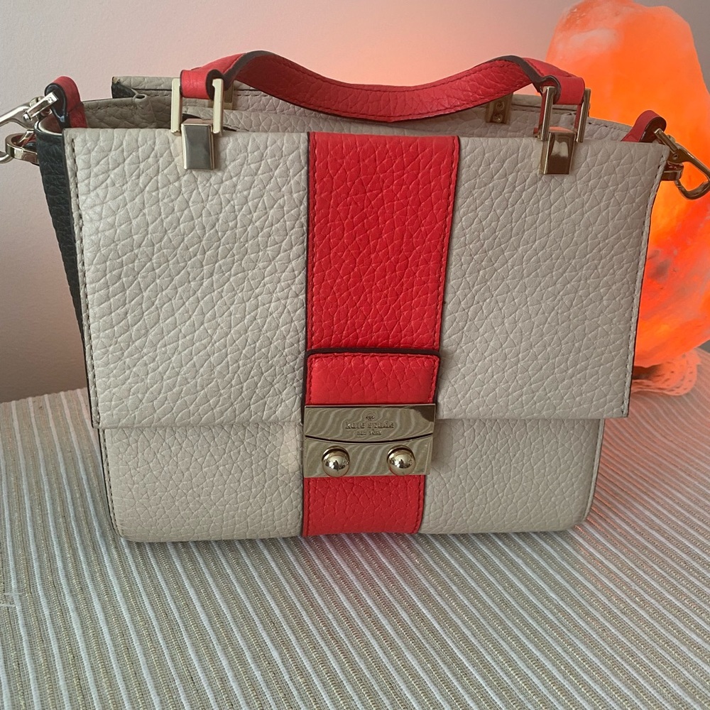 Beautiful bag very fun colors for not overwhelming